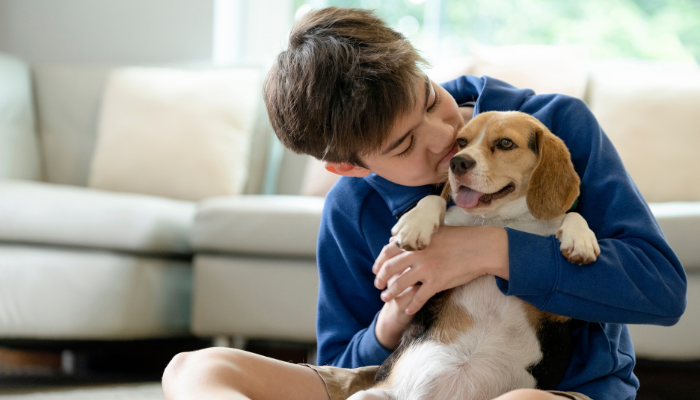 Las mascotas son compañeros ideales para los niños