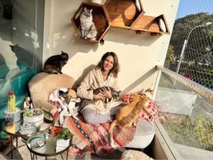 La famosa actriz y cantante peruana siente amor por todas sus mascotas