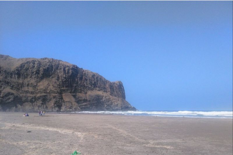 Playa yaya en Chilca es una playa tranquila y pet friendly