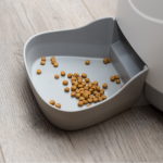 Un dispensador automático para comida puede ser un herramienta útil para ti y tu mascota