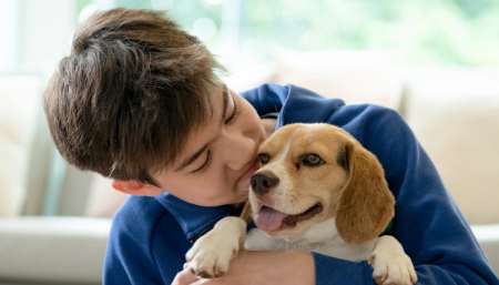 Las mascotas son compañeros ideales para los niños